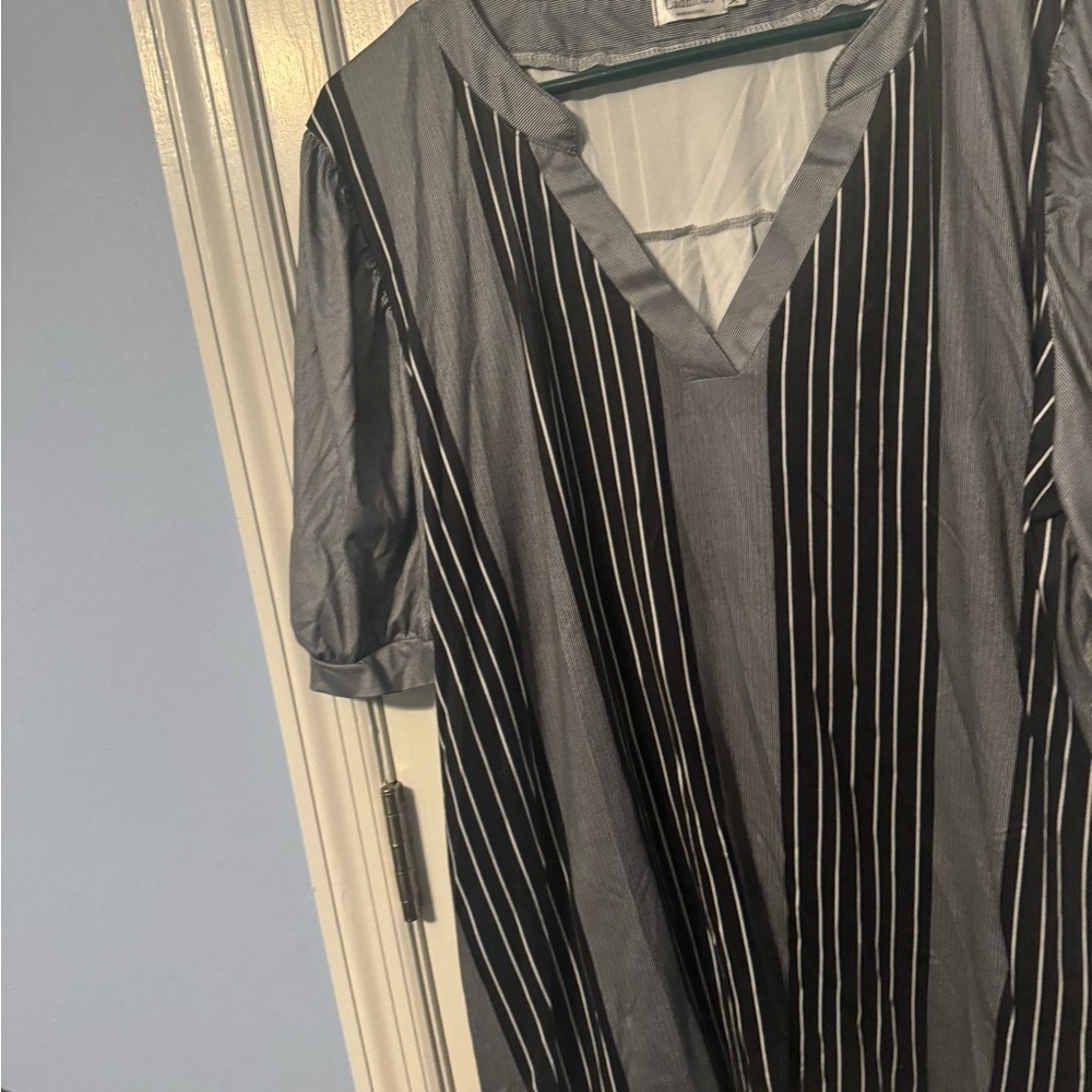 Super cute structured striped V-Neck. Casual to business casually. Never worn. - Picture 5 of 10